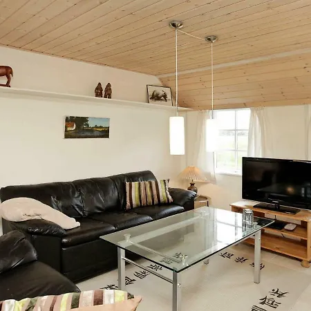 Two-bedroom Holiday In Blåvand 28 *